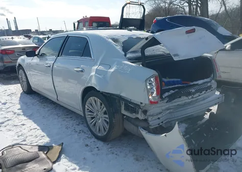 2012 Chrysler 300C Luxury Series z USA, uszkodzony, nr VIN 2C3CCAPT5CH253894